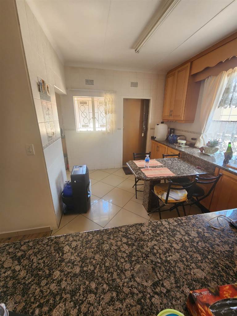 4 Bed House in Laudium photo number 6