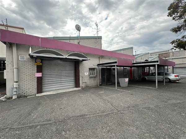 437  m² Industrial space in Claremont