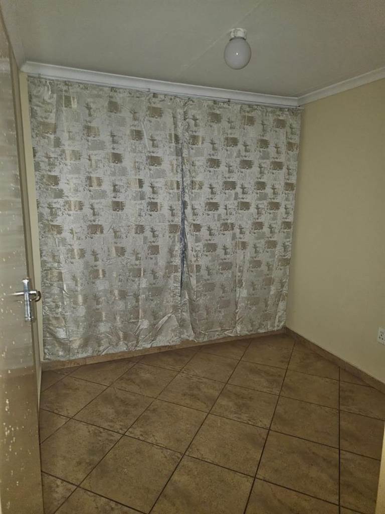 3 Bed House in Roodekop photo number 8