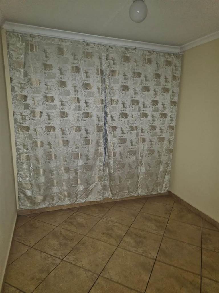 3 Bed House in Roodekop photo number 7
