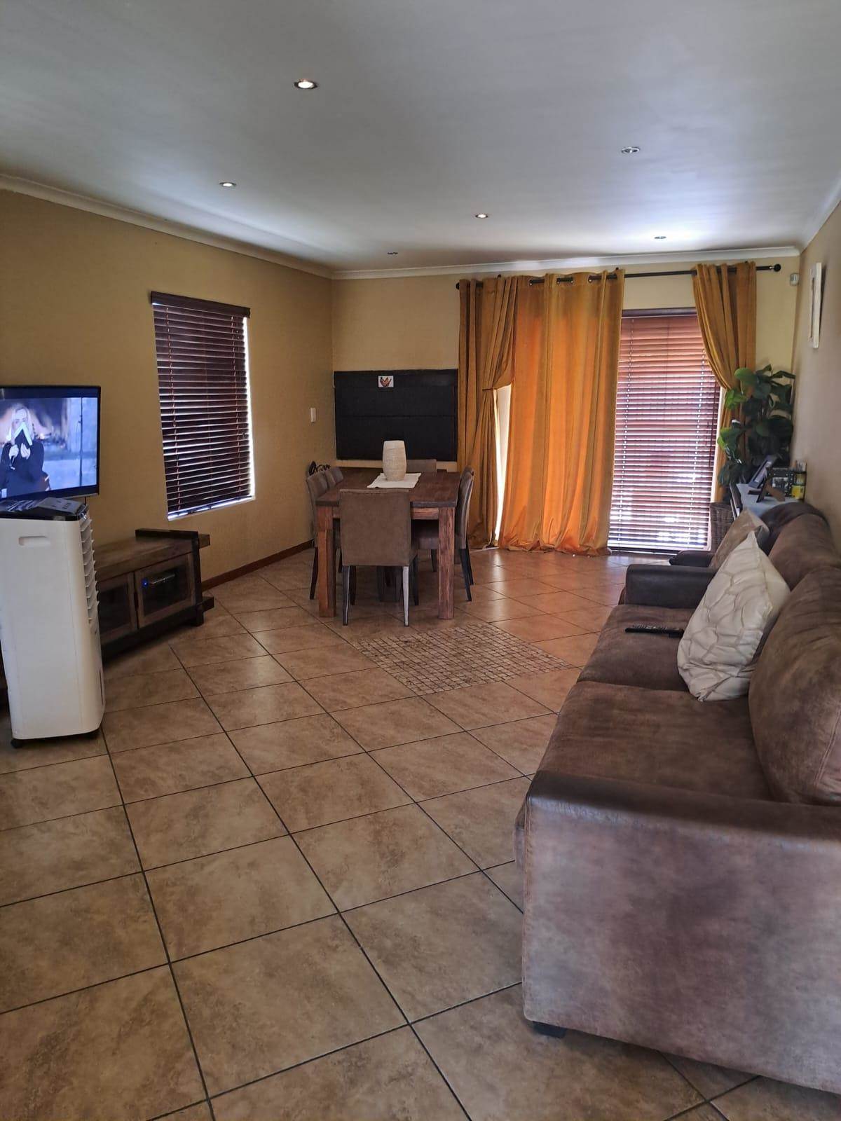 3 Bed House in Brackenfell Central photo number 6