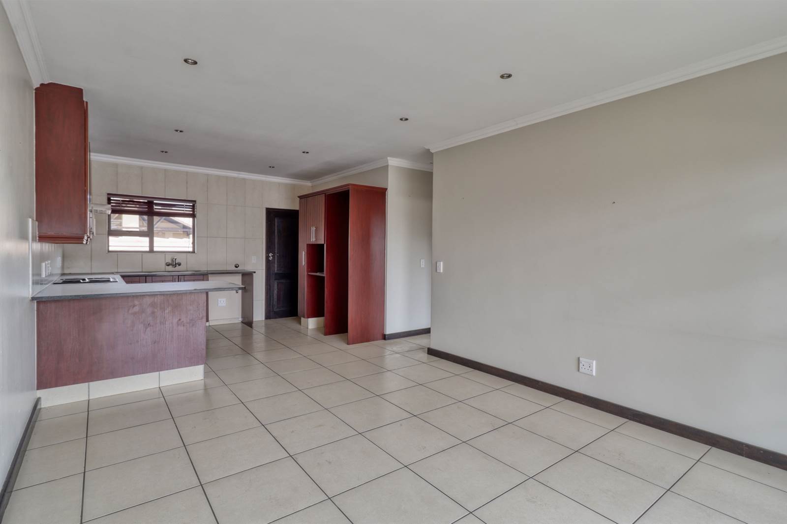 2 Bed Apartment in Ebotse Estate photo number 7
