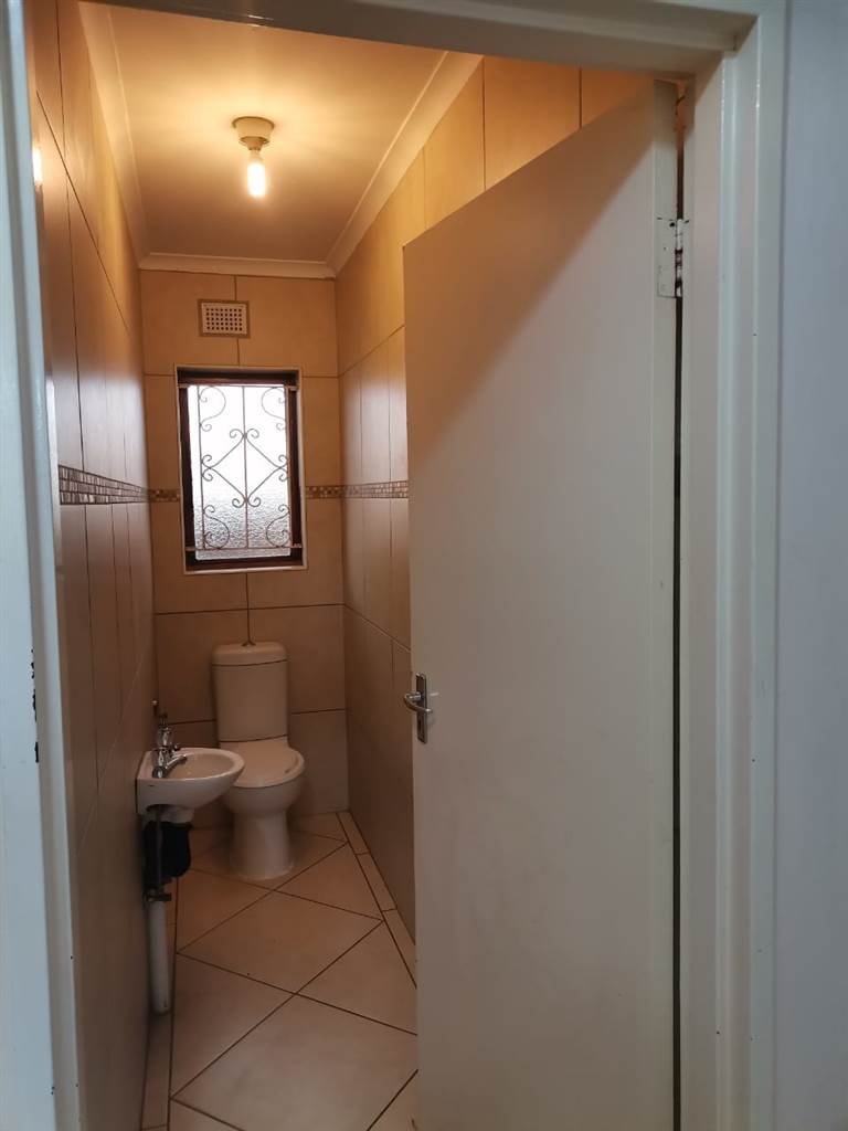 2 Bed Simplex in Empangeni Central photo number 8