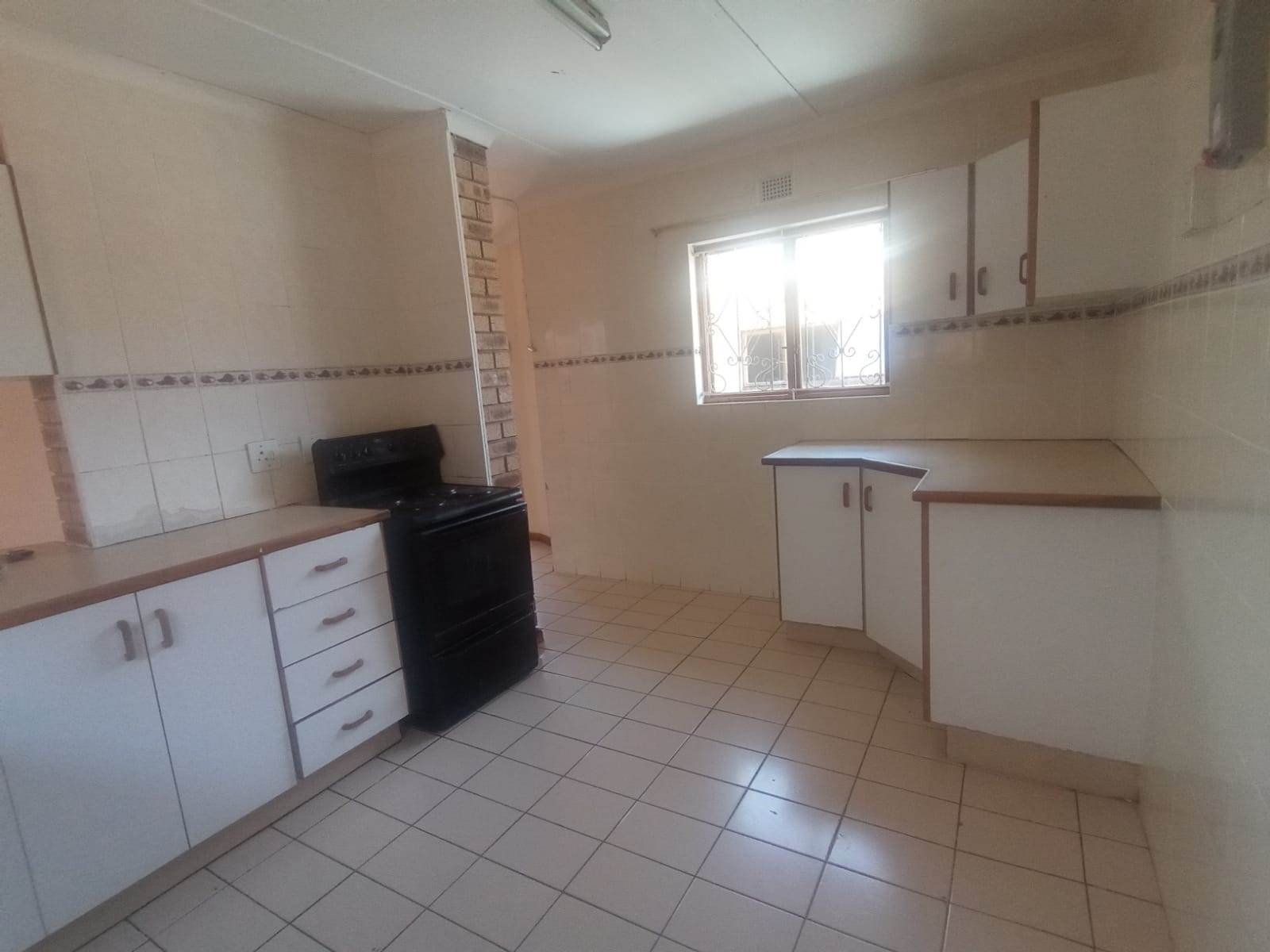 2 Bed Simplex in Empangeni Central photo number 3