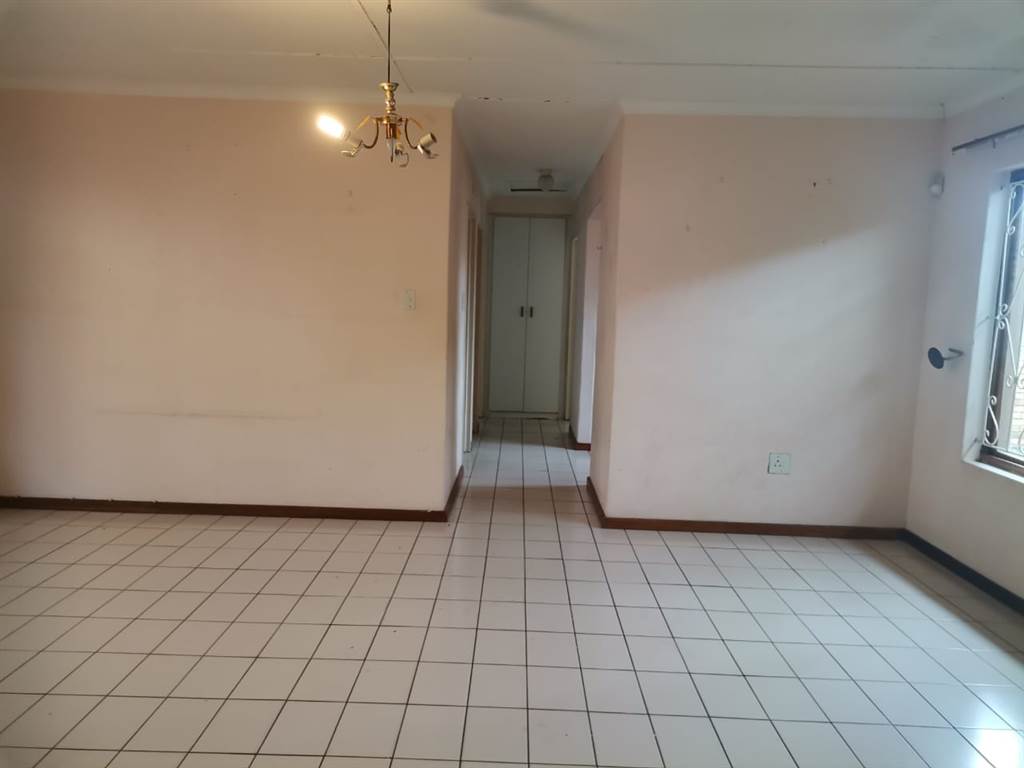2 Bed Simplex in Empangeni Central photo number 2