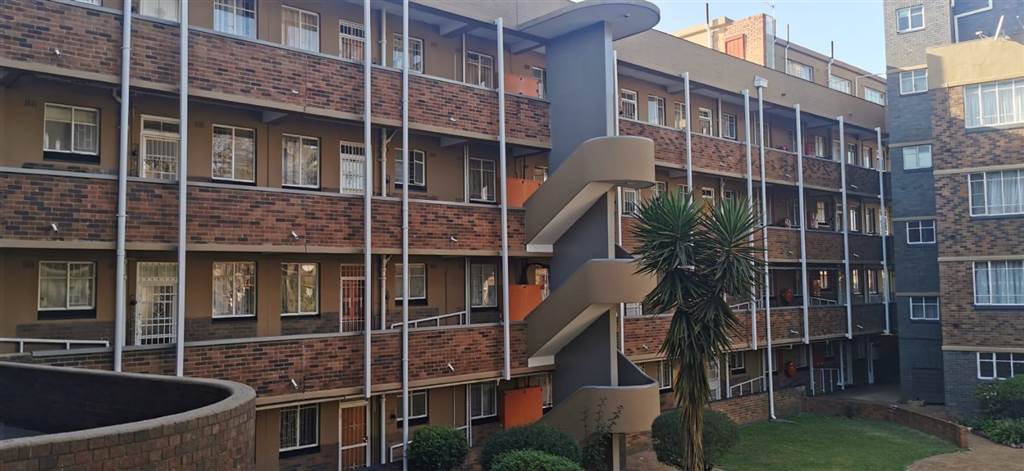 1.5 Bed Flat in West Turffontein photo number 3