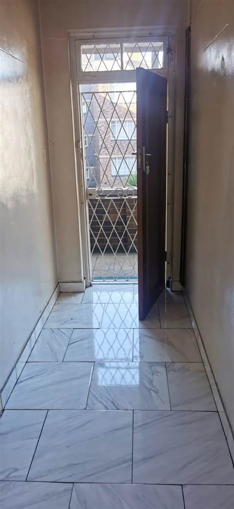 1.5 Bed Flat in West Turffontein photo number 10