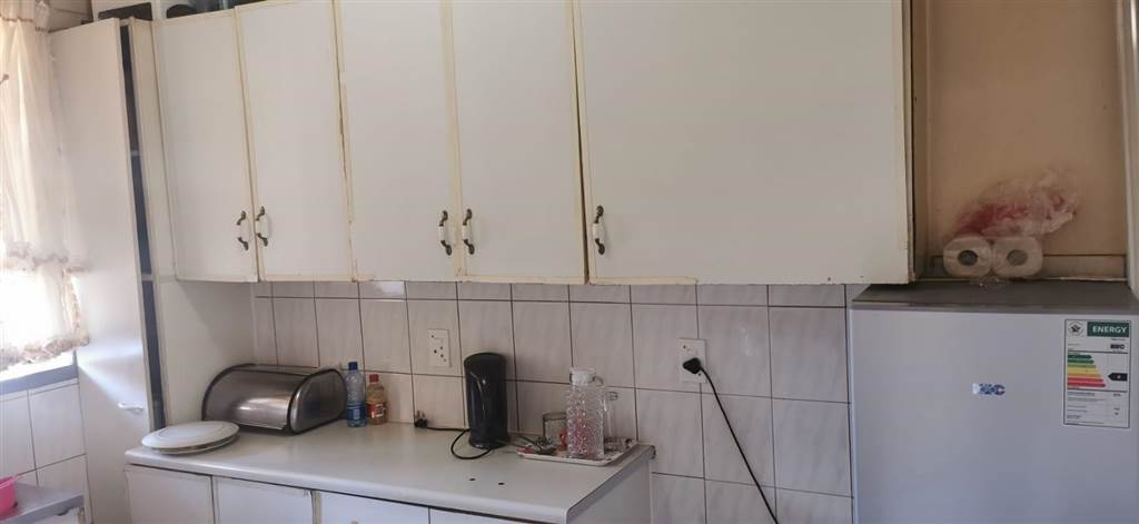 1.5 Bed Flat in West Turffontein photo number 11