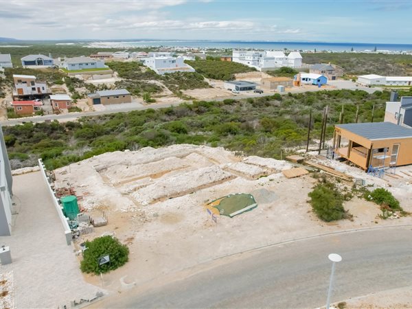 842 m² Land available in Struisbaai