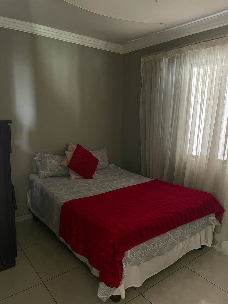 2 Bed House in Kagiso photo number 8