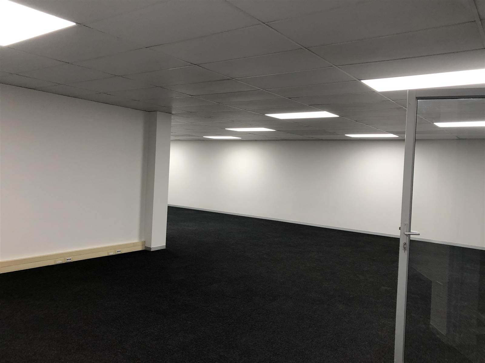 159  m² Commercial space in Halfway Gardens photo number 16