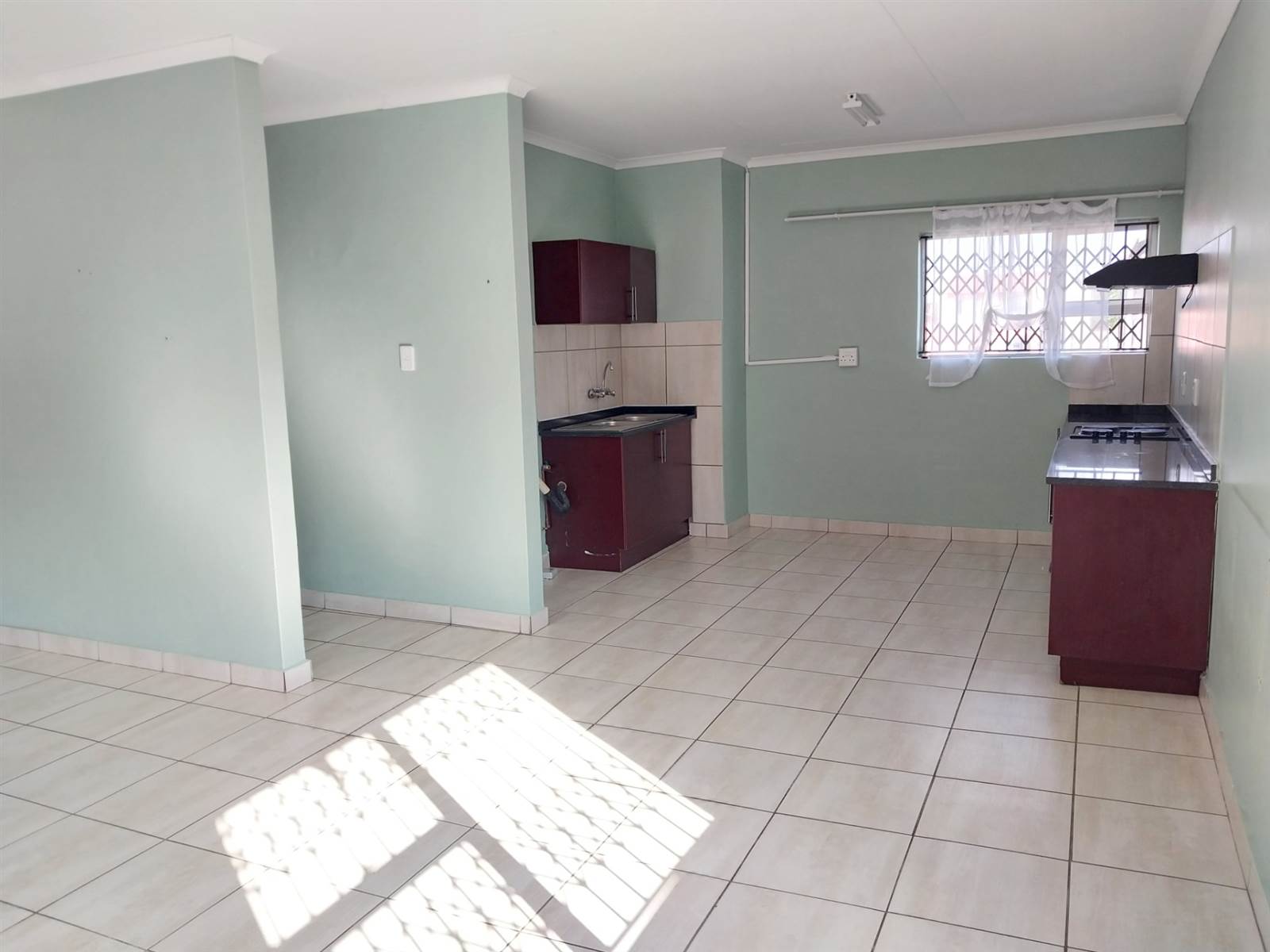 2 Bed Townhouse in Penina Park photo number 5