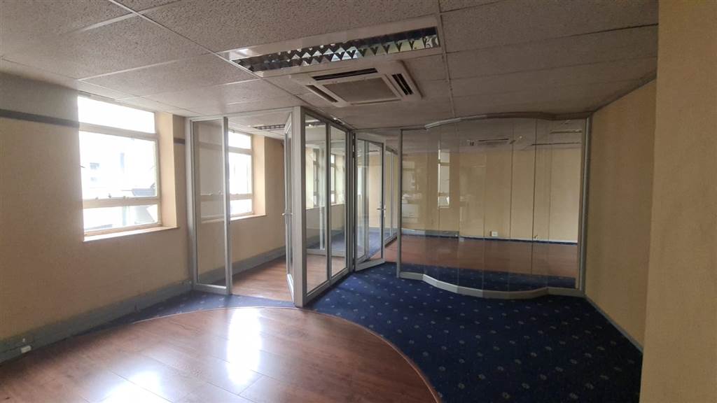 334  m² Commercial space in Pretoria Central photo number 3