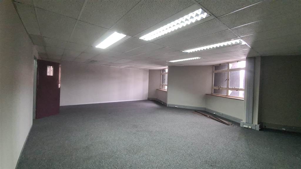334  m² Commercial space in Pretoria Central photo number 13