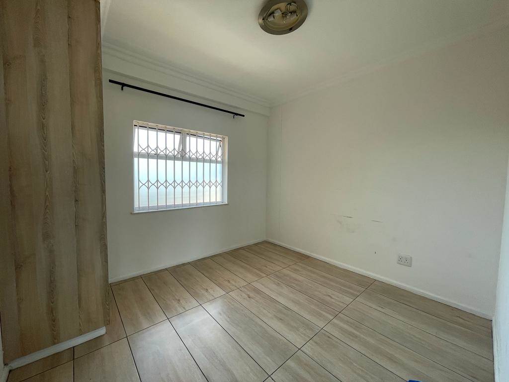3 Bed Apartment in New Town Centre photo number 11