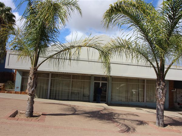 730  m² Retail Space in Hopefield