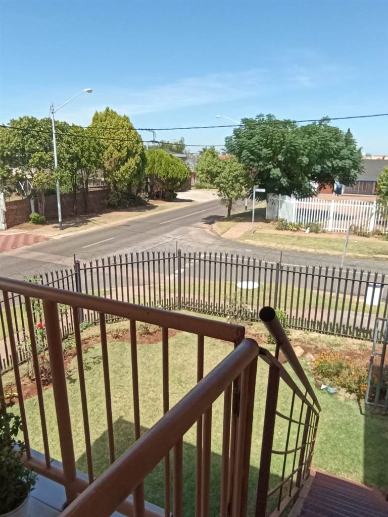 5 Bed House in Laudium photo number 23