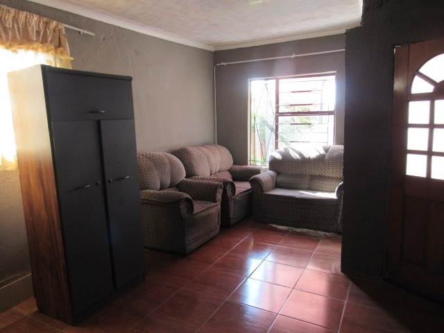 2 Bed House in Mabopane photo number 16