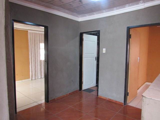 2 Bed House in Mabopane photo number 15