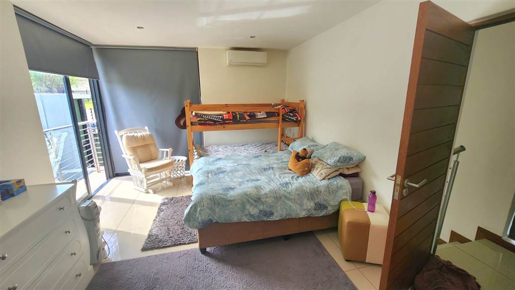 2 Bed Duplex in Menlo Park photo number 17