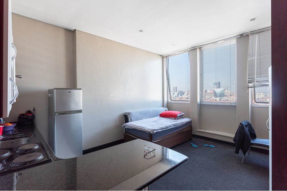 1 Bed Apartment in Braamfontein photo number 4