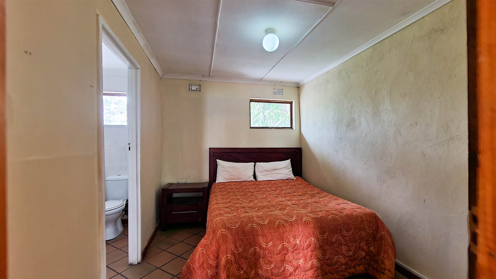 1 Bed Apartment in Selborne photo number 3