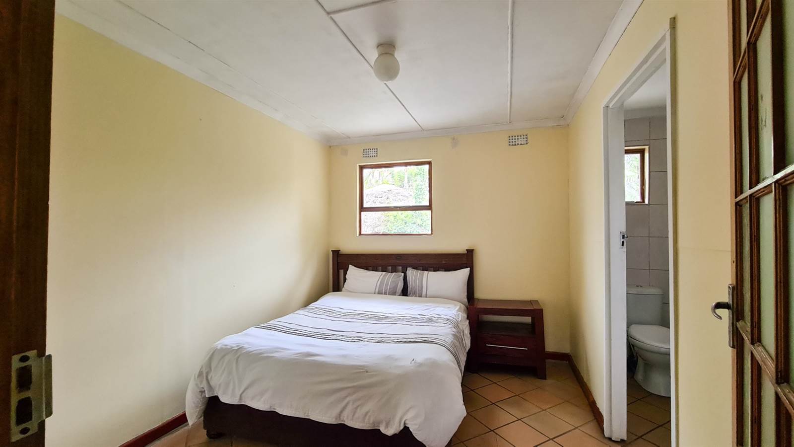1 Bed Apartment in Selborne photo number 6