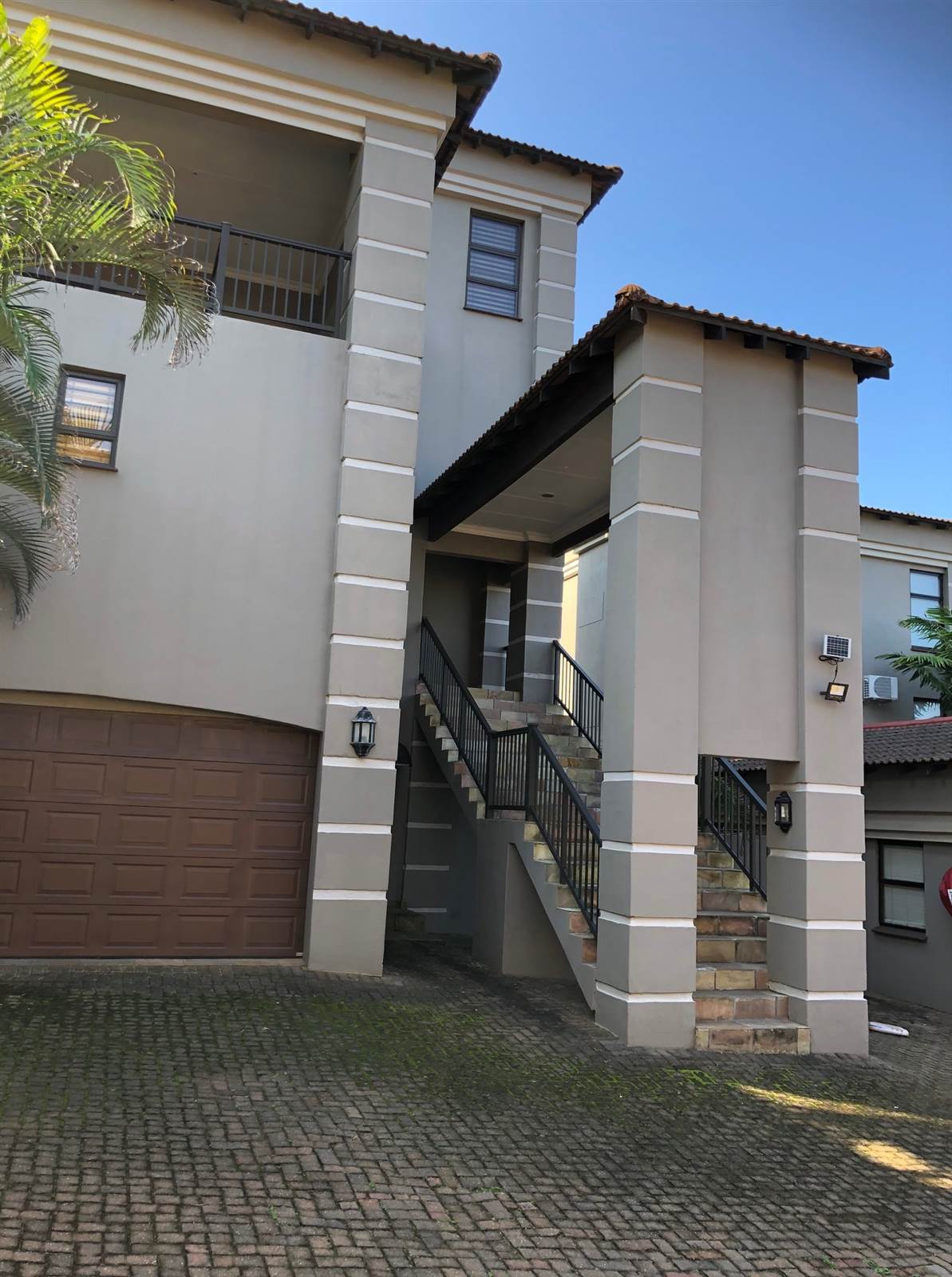 4 Bed Townhouse in Amanzimtoti photo number 2