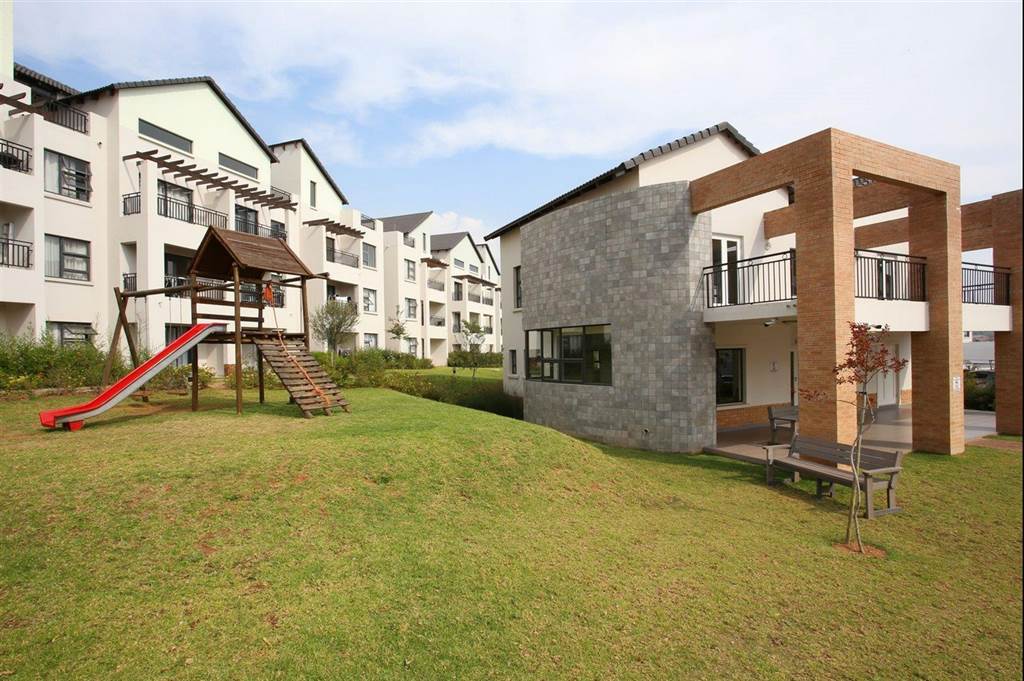 1 Bed Apartment in Fourways photo number 21