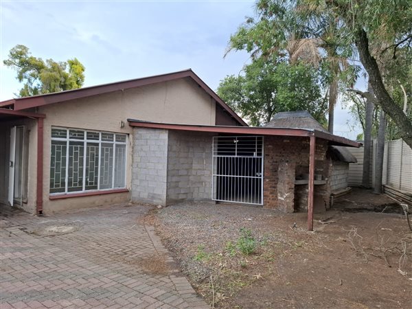 4 Bedroom House 4 Bedroom House