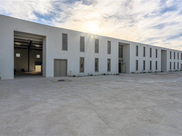 814  m² Commercial space