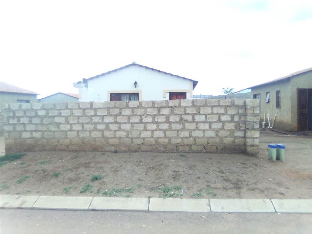 2 Bed House in Soshanguve photo number 16