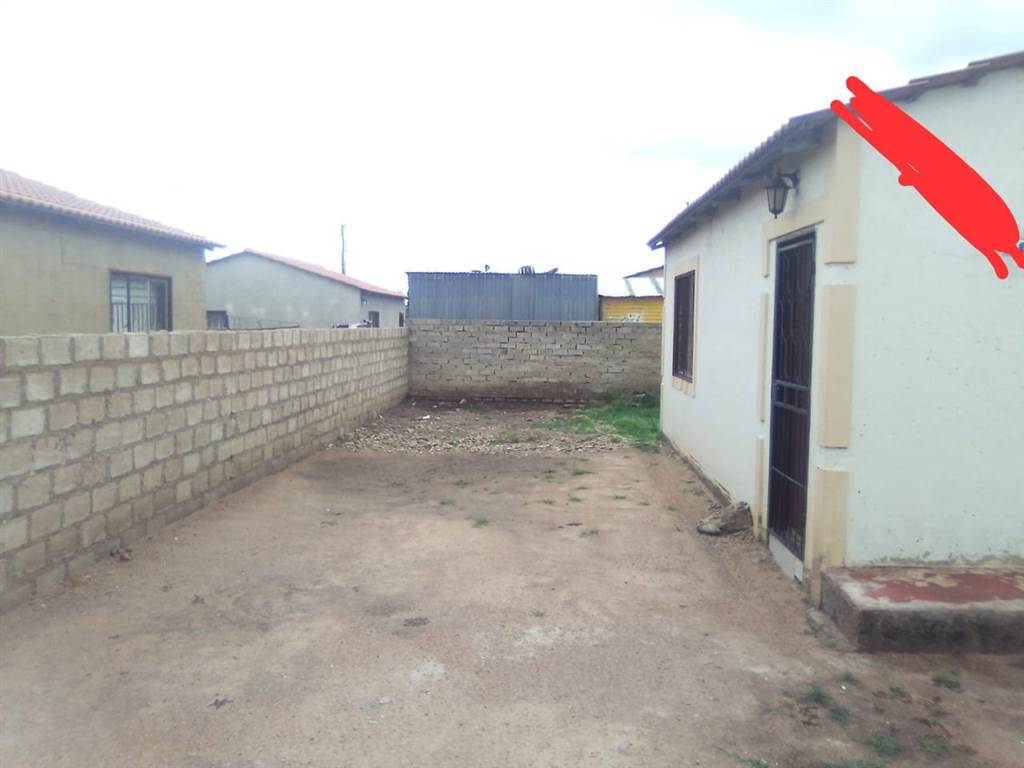 2 Bed House in Soshanguve photo number 17