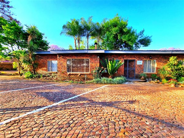 11 Bed House in Modimolle