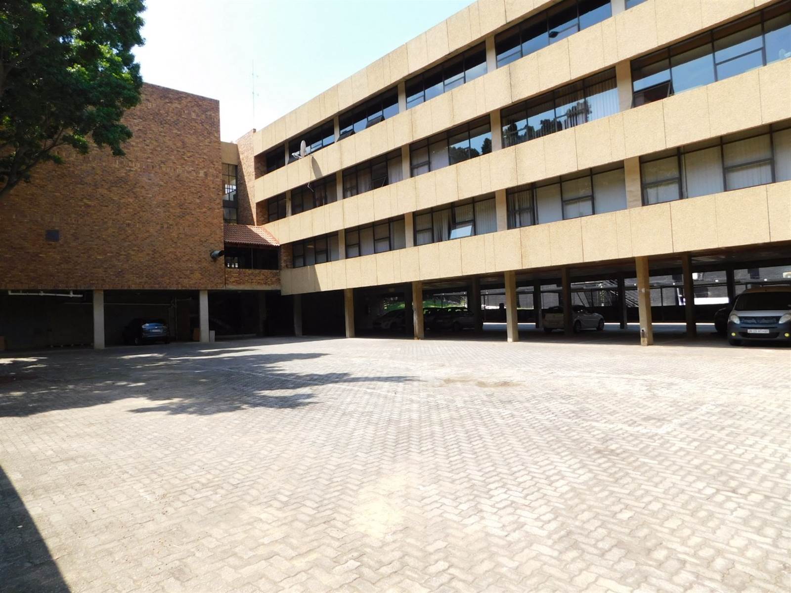 688  m² Office Space in Randburg Central photo number 20