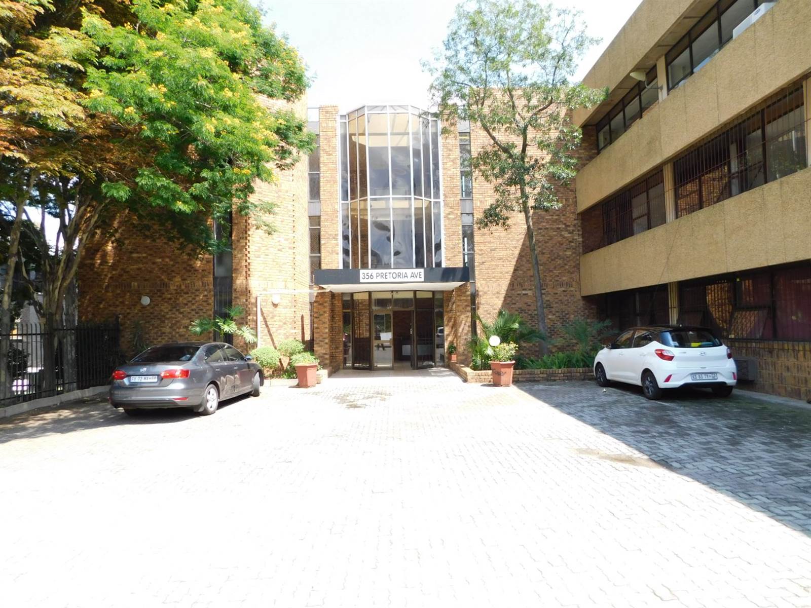 688  m² Office Space in Randburg Central photo number 2