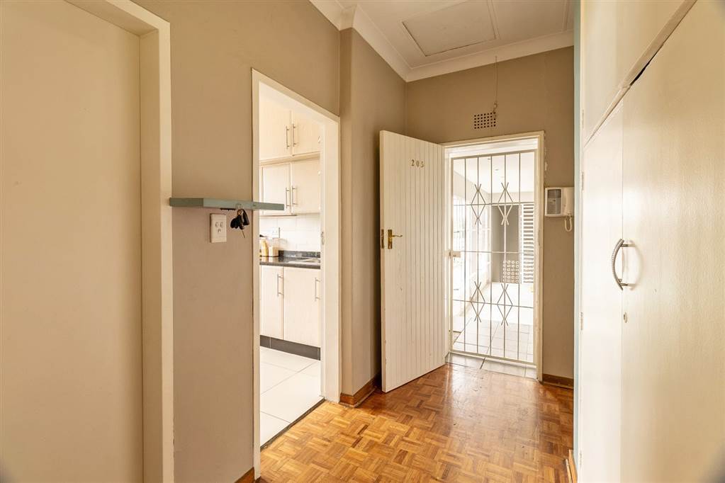 2 Bed Apartment in Fairmount photo number 9