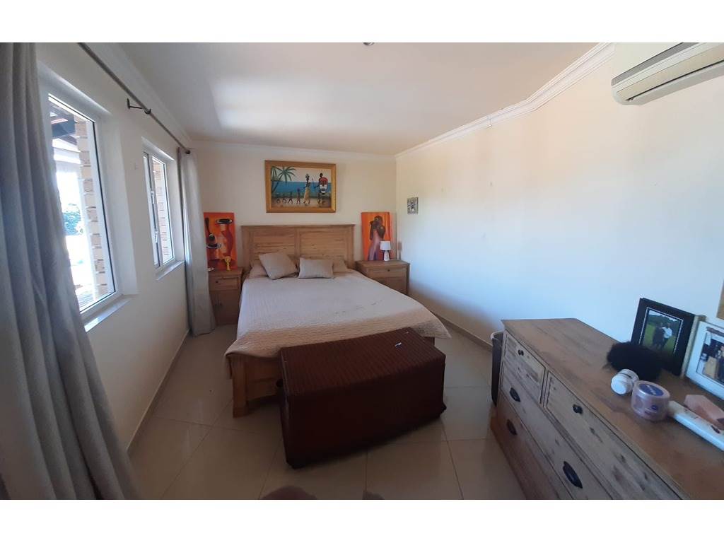 4 Bed Townhouse in Amanzimtoti photo number 15