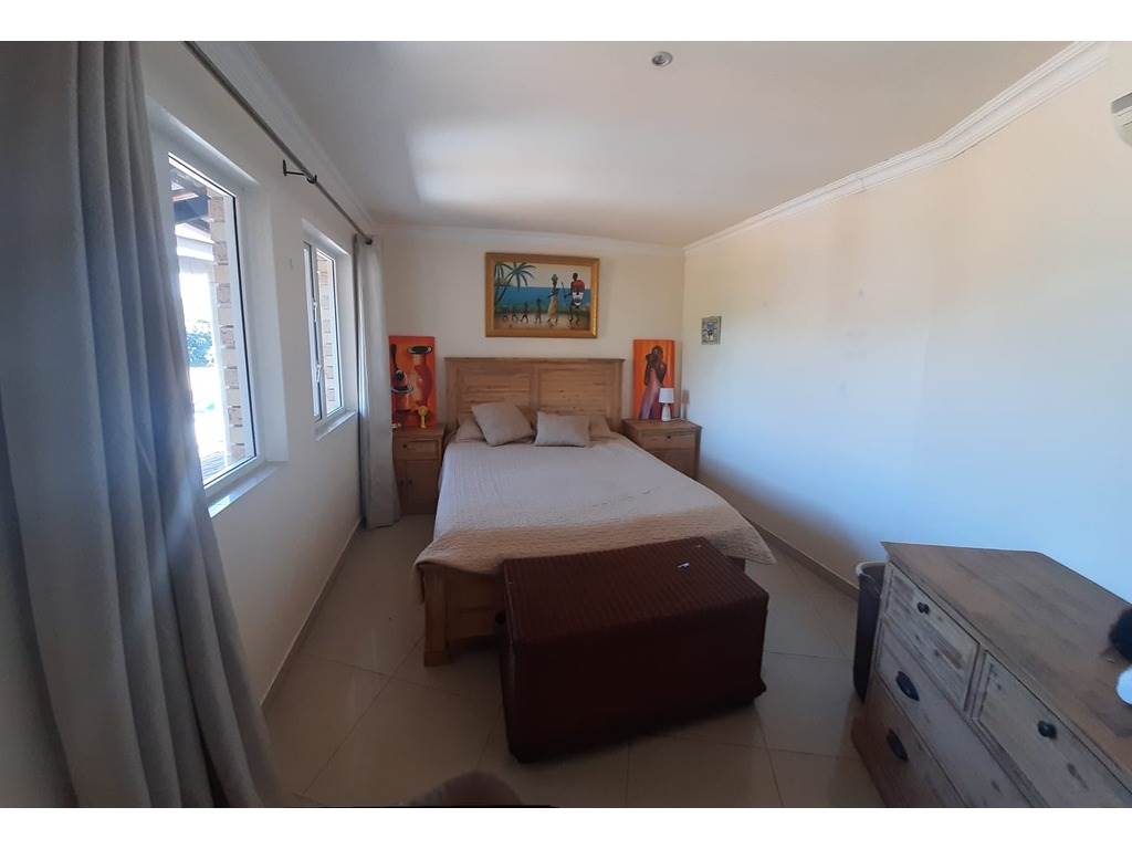4 Bed Townhouse in Amanzimtoti photo number 16