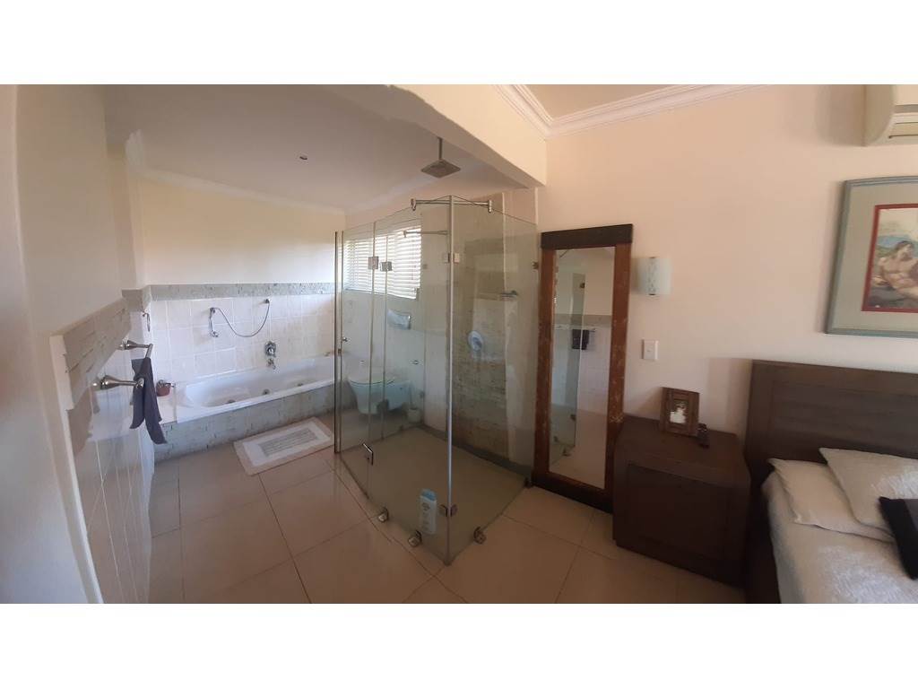 4 Bed Townhouse in Amanzimtoti photo number 21