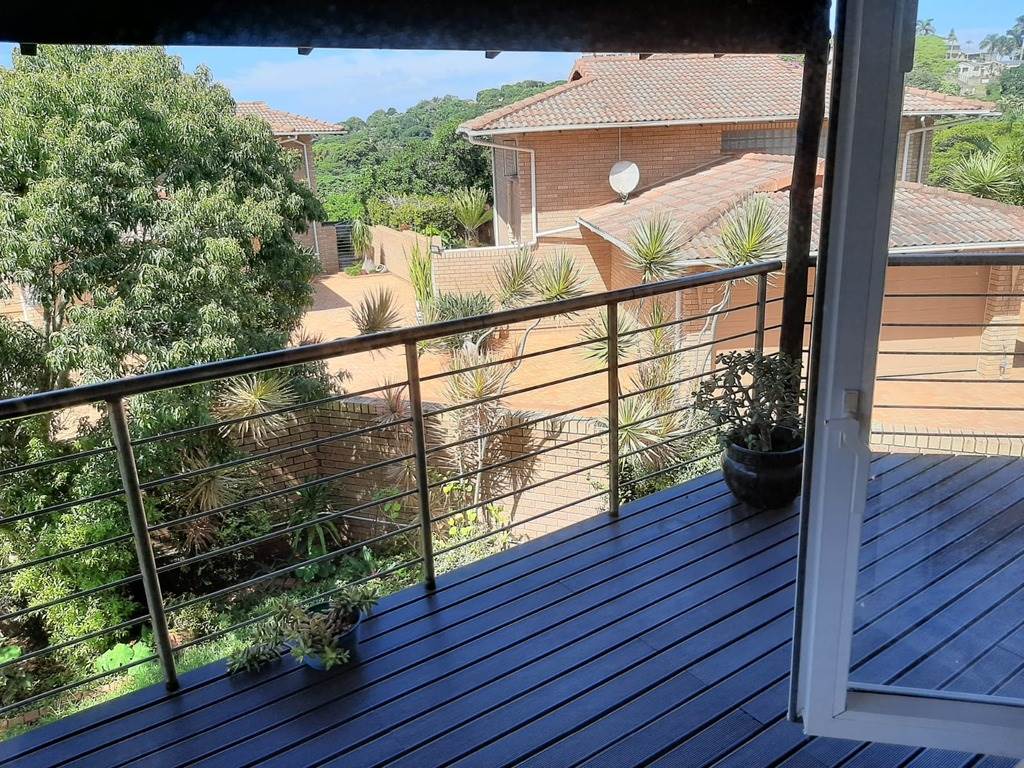 4 Bed Townhouse in Amanzimtoti photo number 27