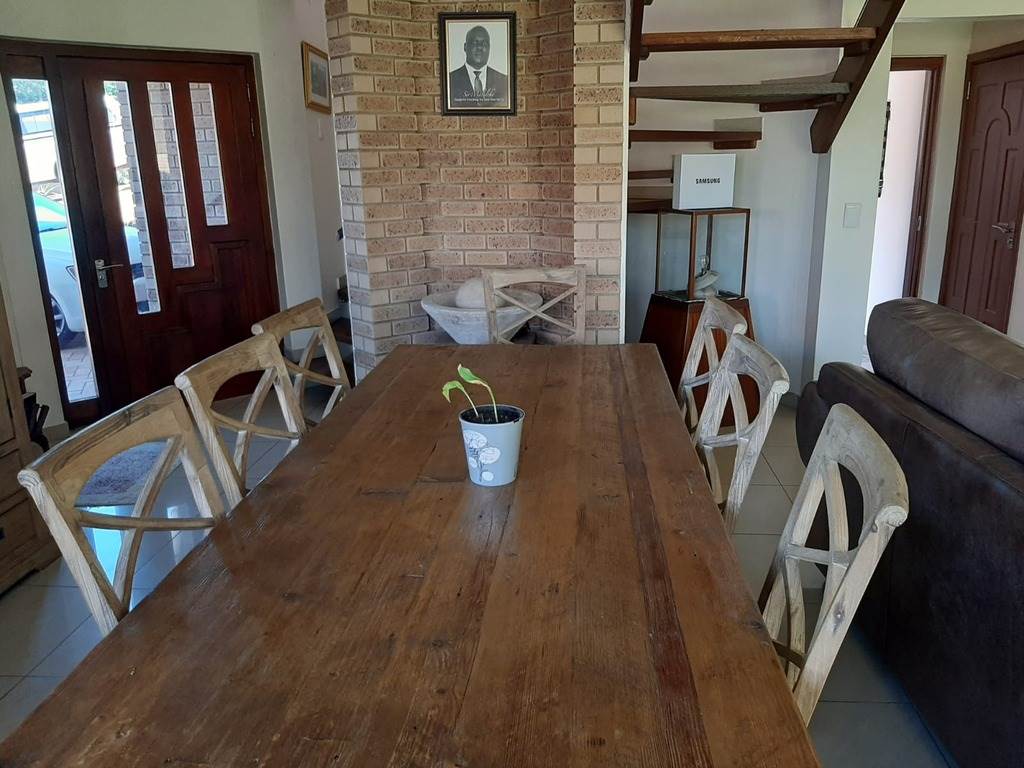 4 Bed Townhouse in Amanzimtoti photo number 10