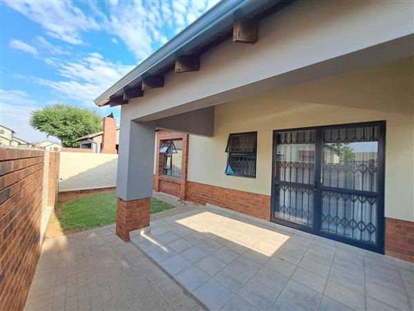 3 Bed Townhouse in Amberfield Heights