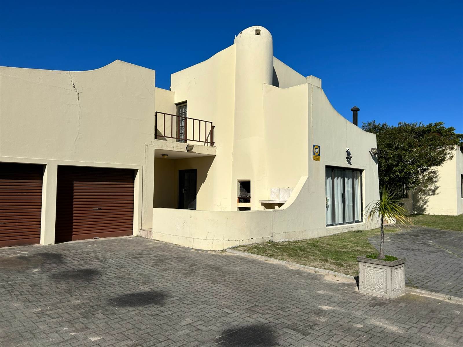 4 Bed House in Blouberg Rise photo number 3