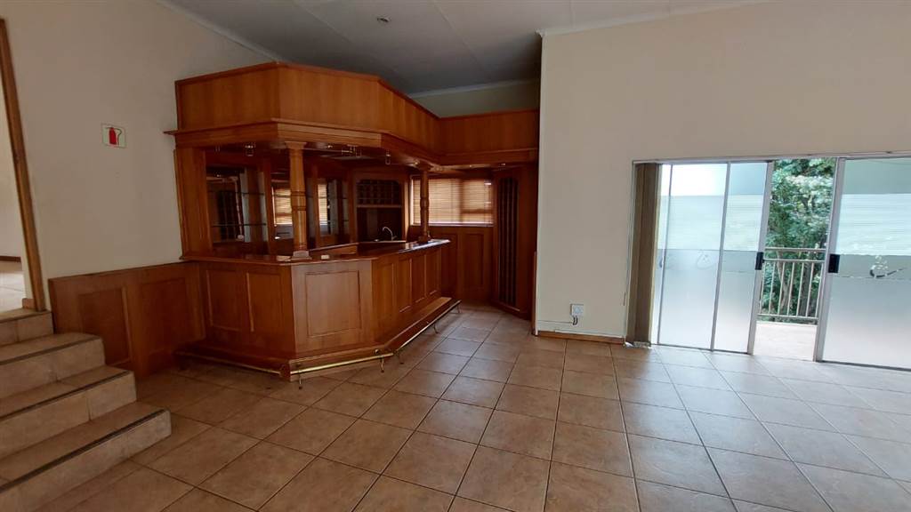 400  m² Commercial space in Waterkloof Ridge photo number 4