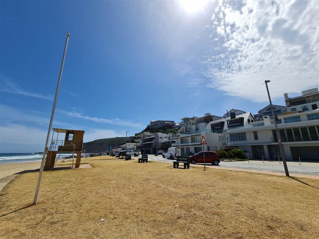 1 Bed Apartment in Herolds Bay photo number 16