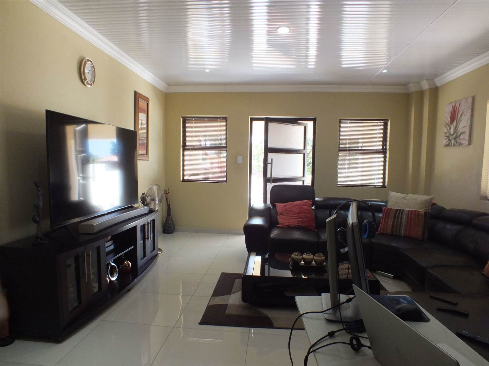 3 Bed House in Highveld photo number 3