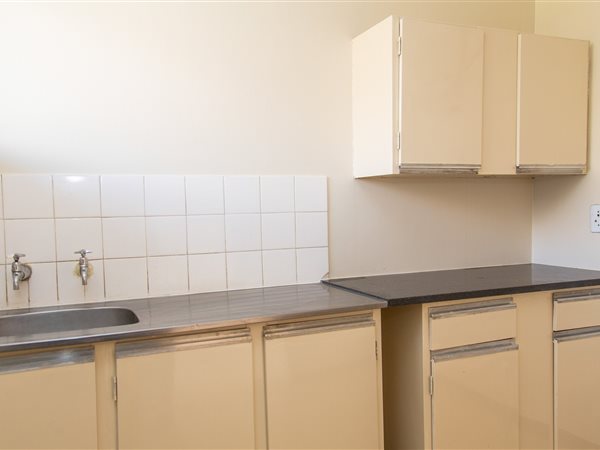 3 Bed Apartment in Kwaggasrand