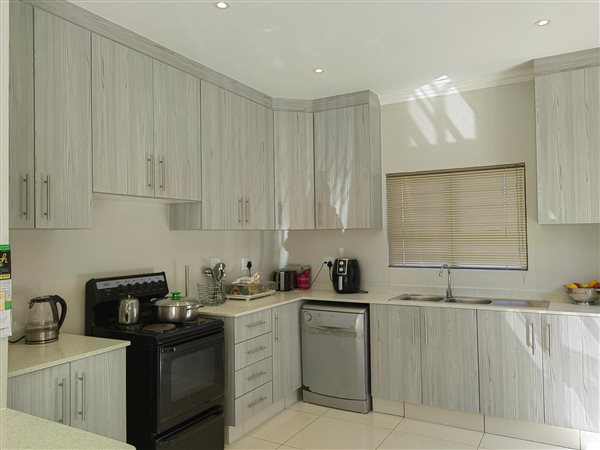 3 Bedroom Townhouse 3 Bedroom Townhouse