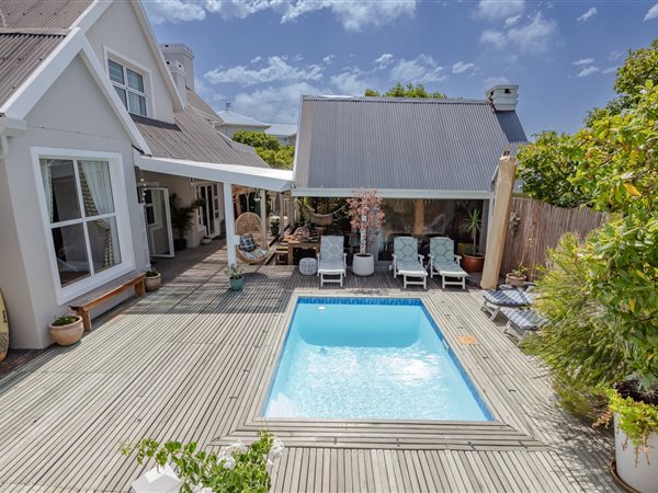 6 Bed House in Robberg